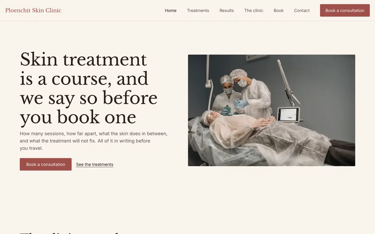 Ploenchit Skin Clinic หน้าจอแรกของเว็บไซต์