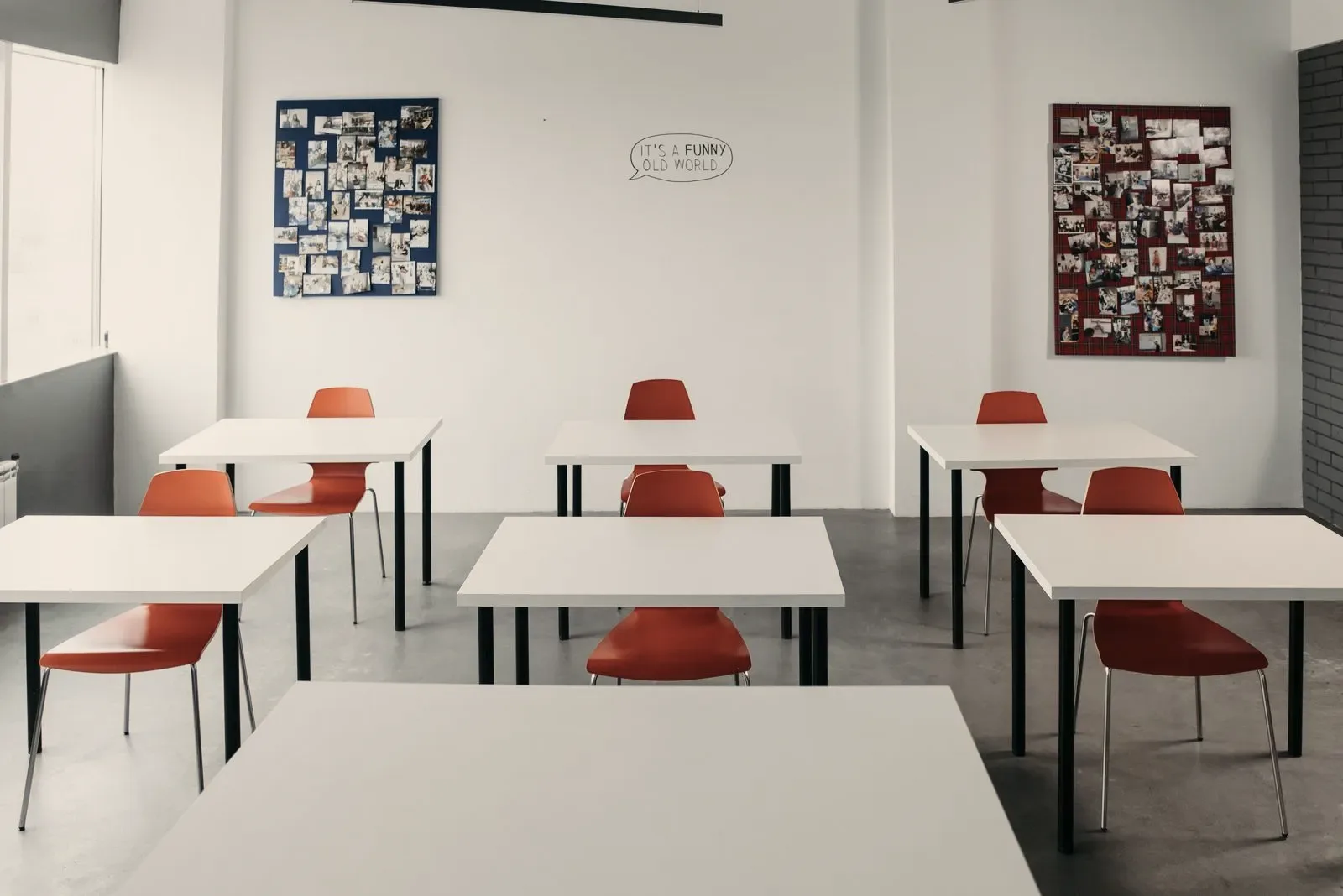The school's own front room, with the entrance and the common area behind it.